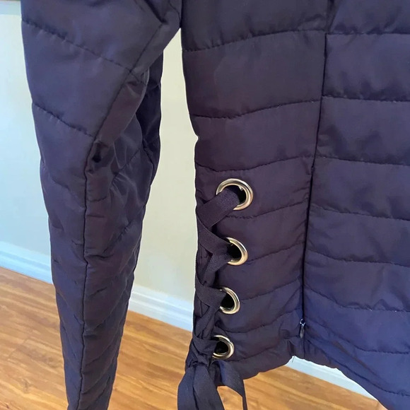 Stylish navy puffer vest - Picture 2 of 5